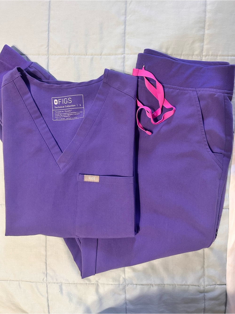 Figs Women's Purple Amethyst Catarina top and Zamora joggers w/ Pink Drawstring